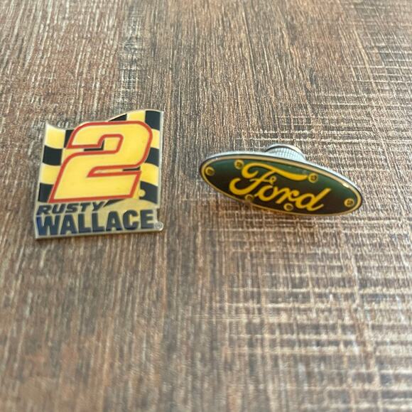 Collectibles Cars Nascar Fans Lot of 02 Pins Ford & Rusty Wallace - Picture 1 of 7